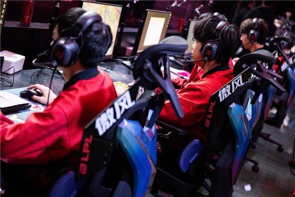盟职业赛指定用椅 傲风G7凭啥这么火CQ9电子版入口明星直播同款 英雄联(图1)